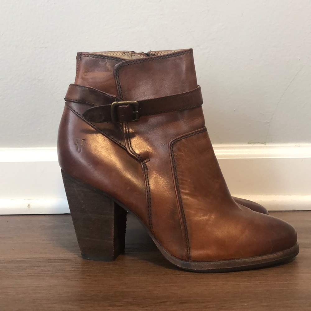 Size 8 Frye patty boots